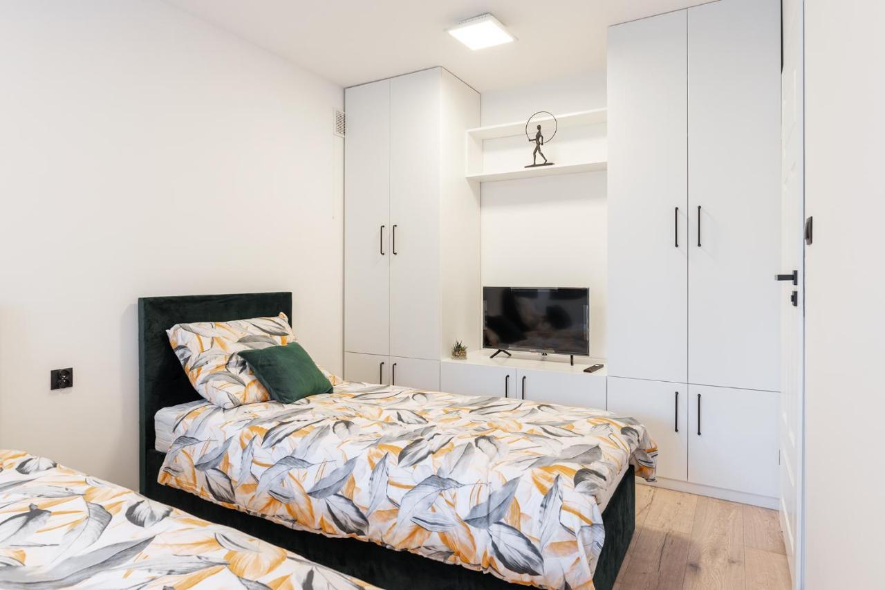 Premium Apartments: Lakeside Retreat Near Sandomierz *