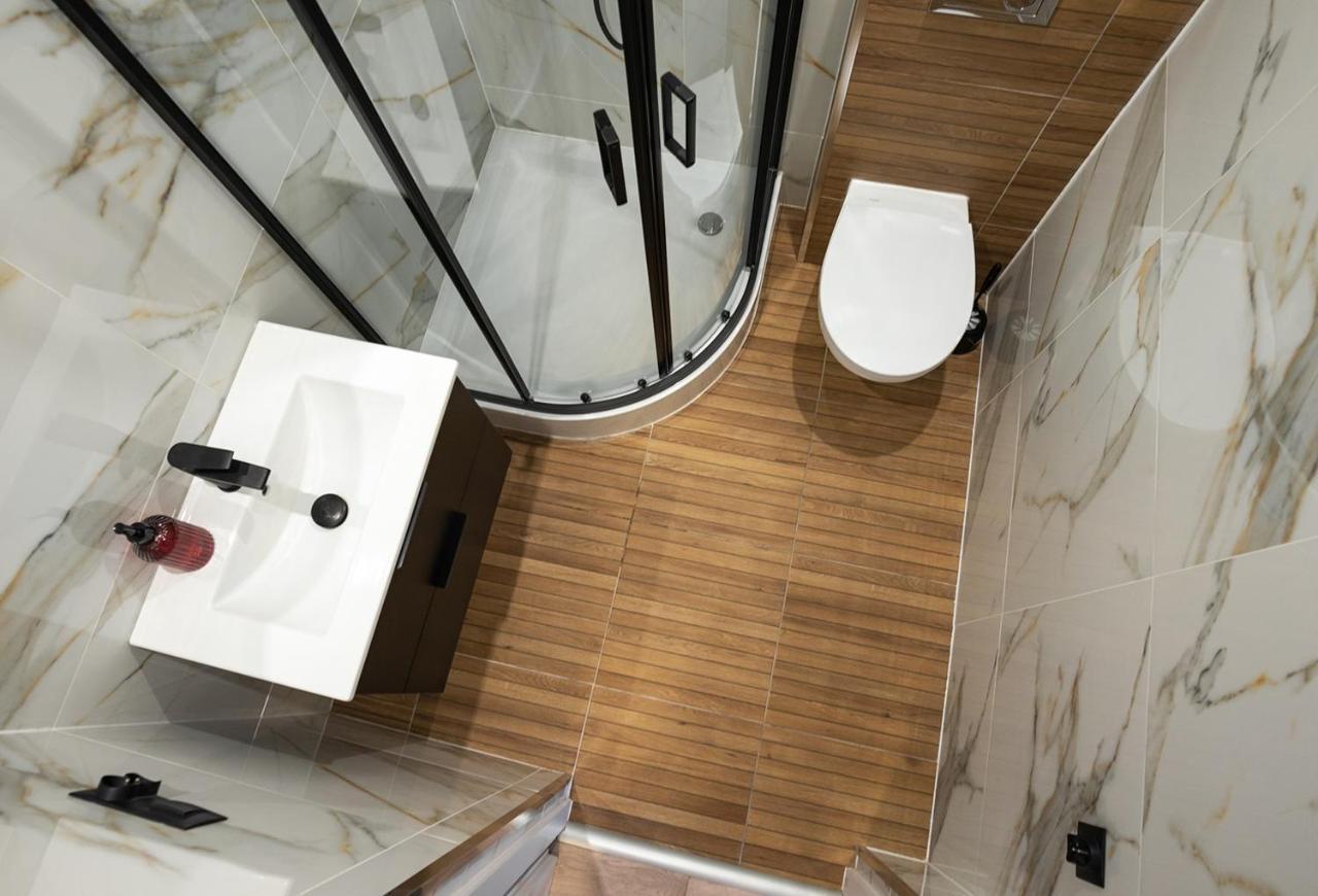 Premium Apartments: Lakeside Retreat Near Sandomierz Apartment